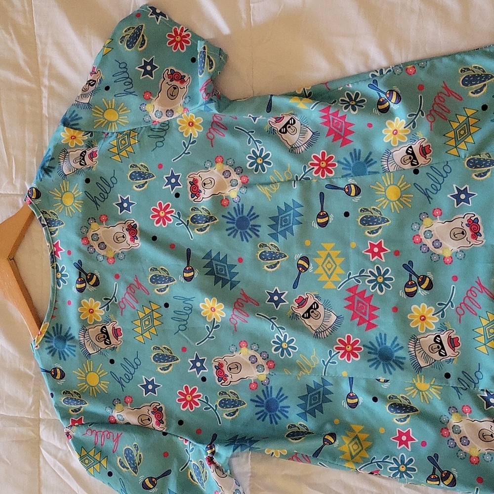 CUTE SCRUBS TOP - Picture 7 of 7